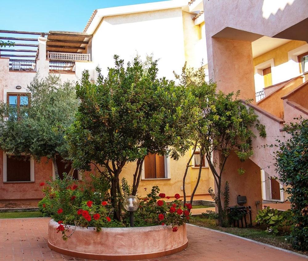 Residence Olimpo Santa Teresa Gallura Buitenkant foto
