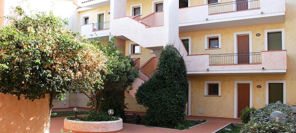 Residence Olimpo Santa Teresa Gallura Buitenkant foto