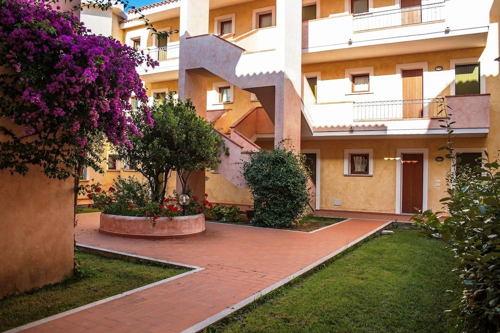 Residence Olimpo Santa Teresa Gallura Buitenkant foto