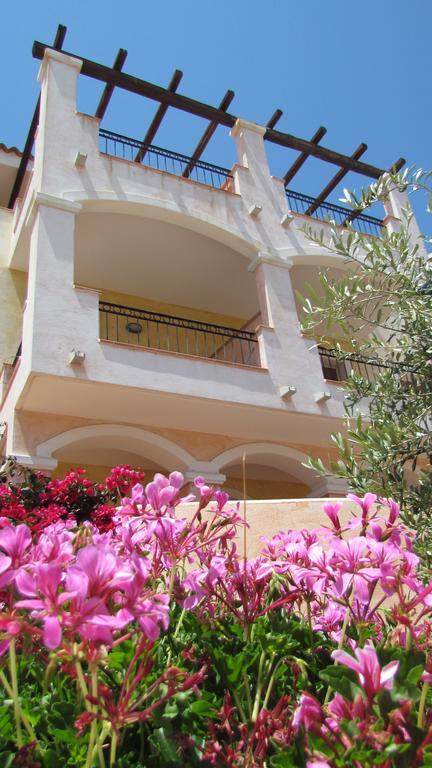 Residence Olimpo Santa Teresa Gallura Buitenkant foto